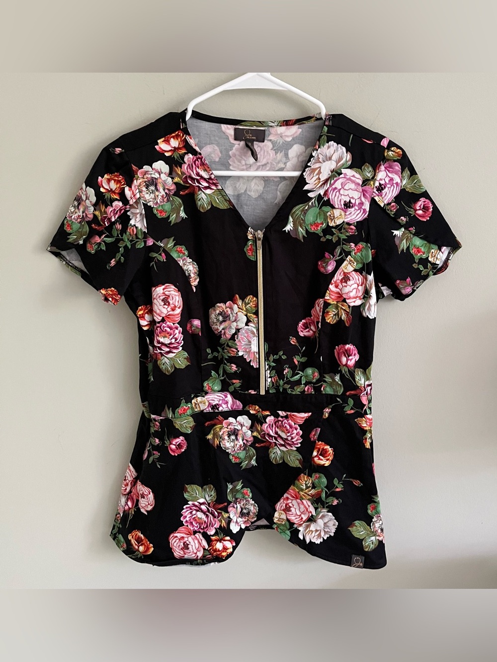 Jaanu black floral scrub top with gold zipper, pockets